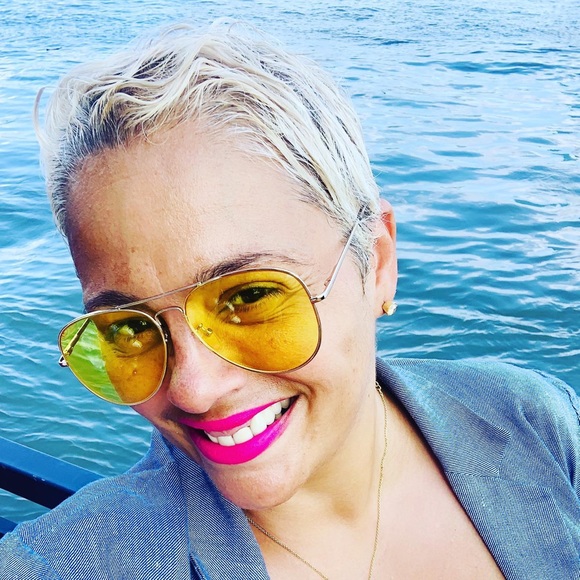 Meet your Posher, Joyce - Picture 1 of 7